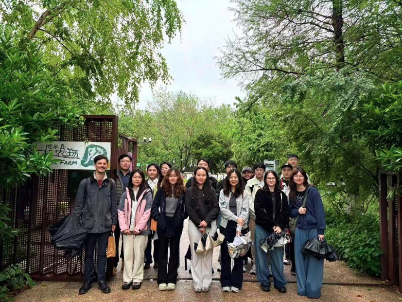 HSS Students Participate in Earth Week Field Trip to Organic Farm